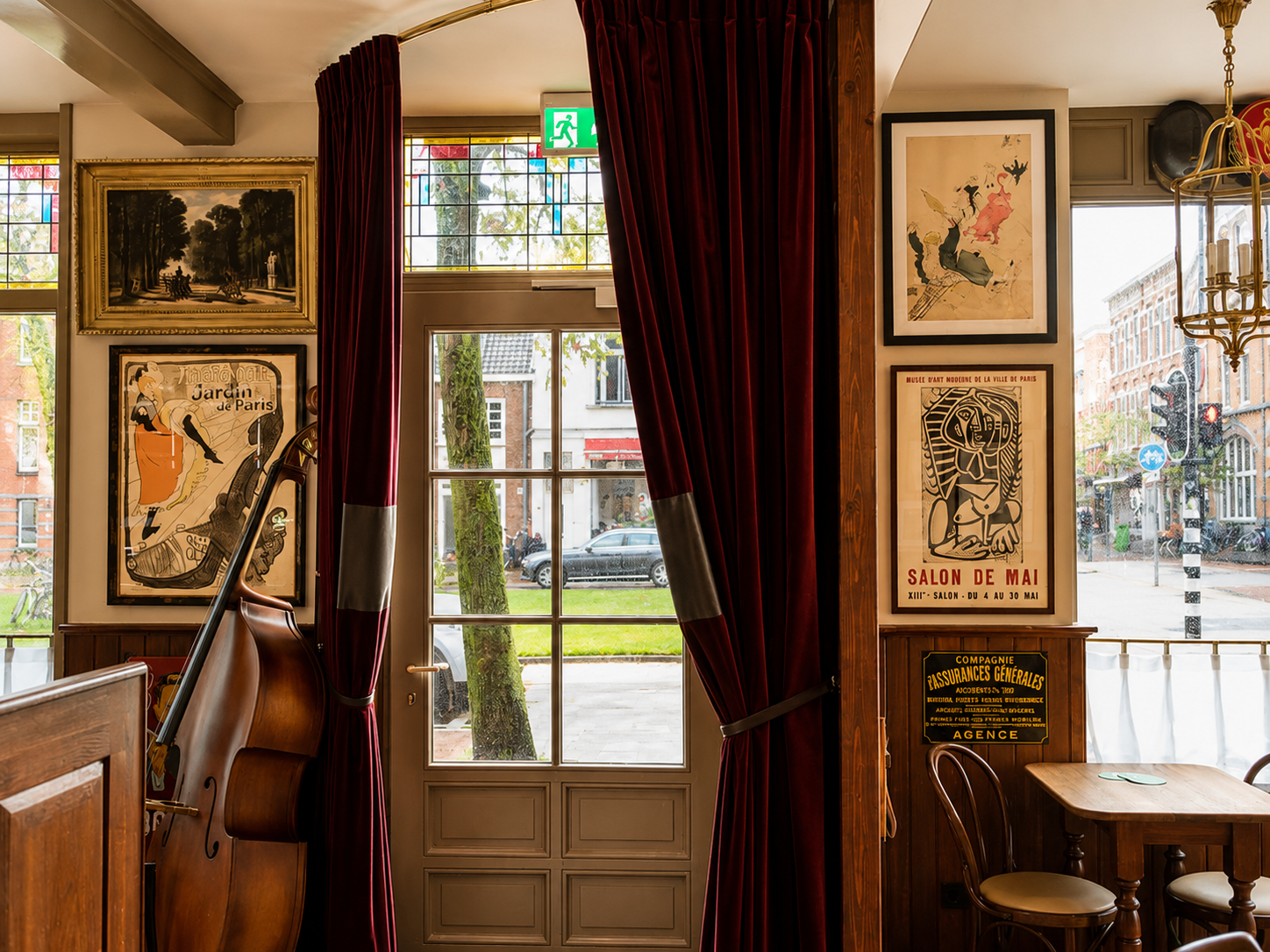 Hoogwaardige interieurafwerking van Café de Paris in Haarlem